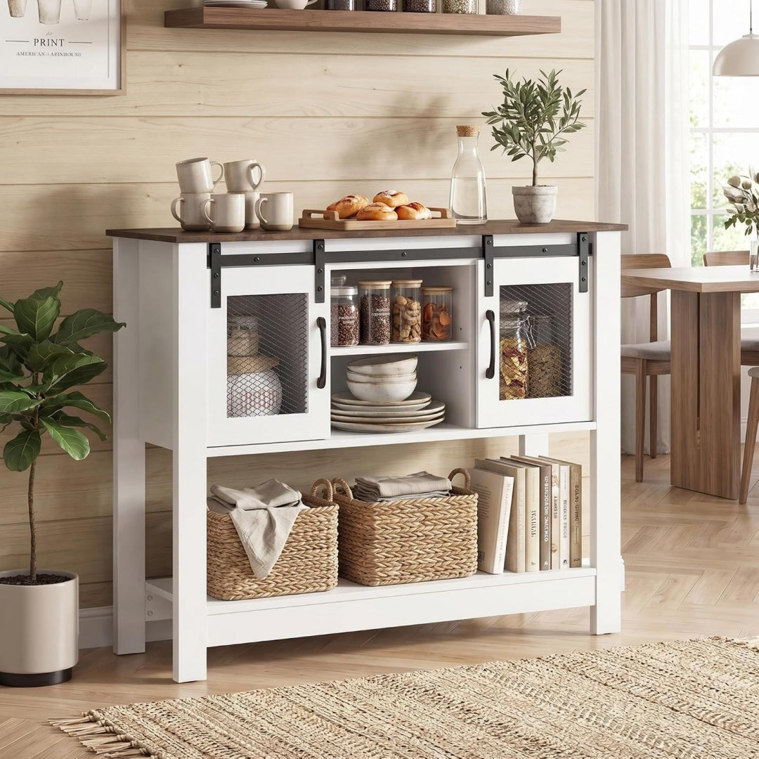 Dans bureau, bahut beige en bois trouve sa place
